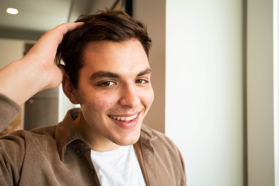 Hombre sonriendo